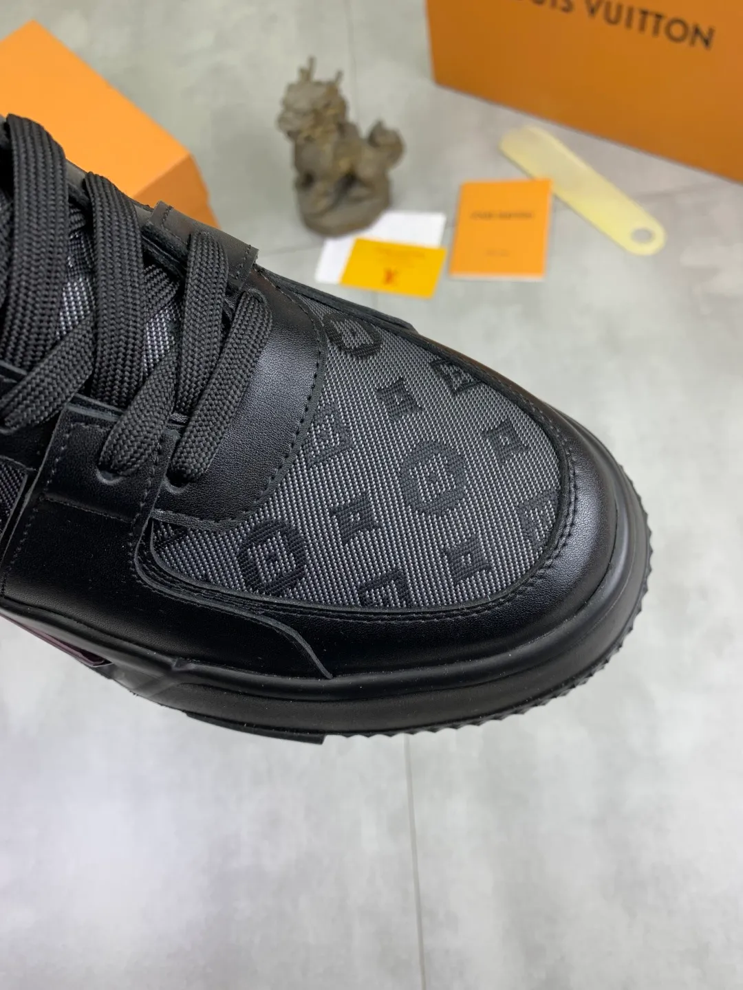Men's men's shoes 💰P440 new style 💶【LOUIS VUITTON) new high top🍀LV Louis Vuitton *—— LV classic high top trendy shoes! Made of imported original soft calfskin, water-dyed pigskin lining. Original wear-resistant rubber outsole! High quality products! Code number: 38-44 Color: 3️⃣ colors available